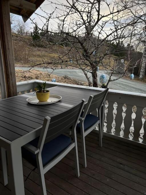 Idyllisk Minihus I Landlige Omgivelser - Med 5 Sengeplasser Og Parkering Åsen 외부 사진